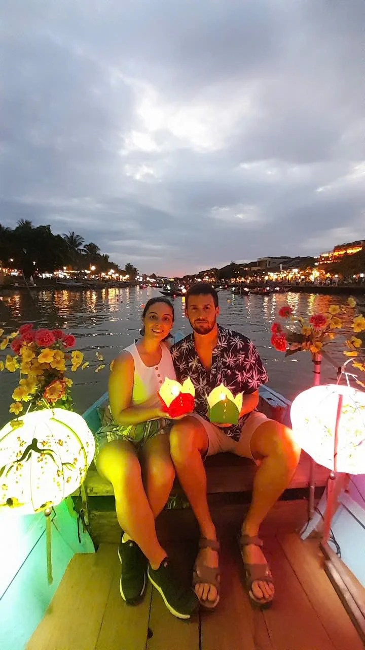 Thuyền đèn lồng trên sông Thu Bồn Hội An về đêm